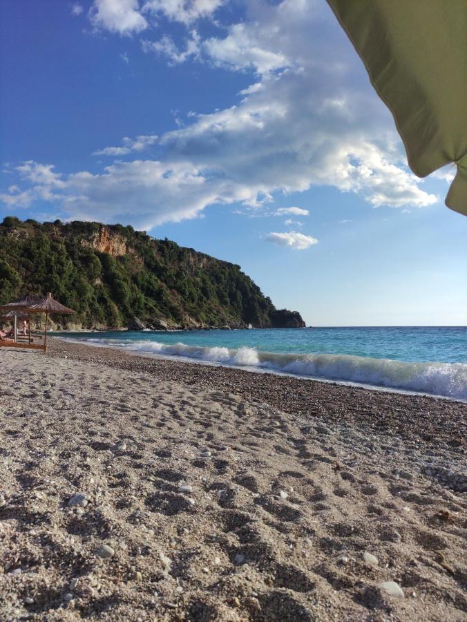 Potami Apartment - 50 Mt From The Beach Himare Exterior foto